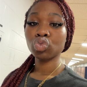 Meet your Posher, Feyi